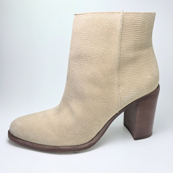 Vince Camuto Paitrilla Cashew Suede Snake Texture Leather Zip Ankle Boot W 6.5 - Picture 1 of 15